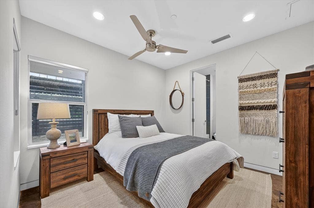 4230 Travis Street, #4, Dallas, TX 75205 4230 Travis Street, #4, Dallas, TX 75205