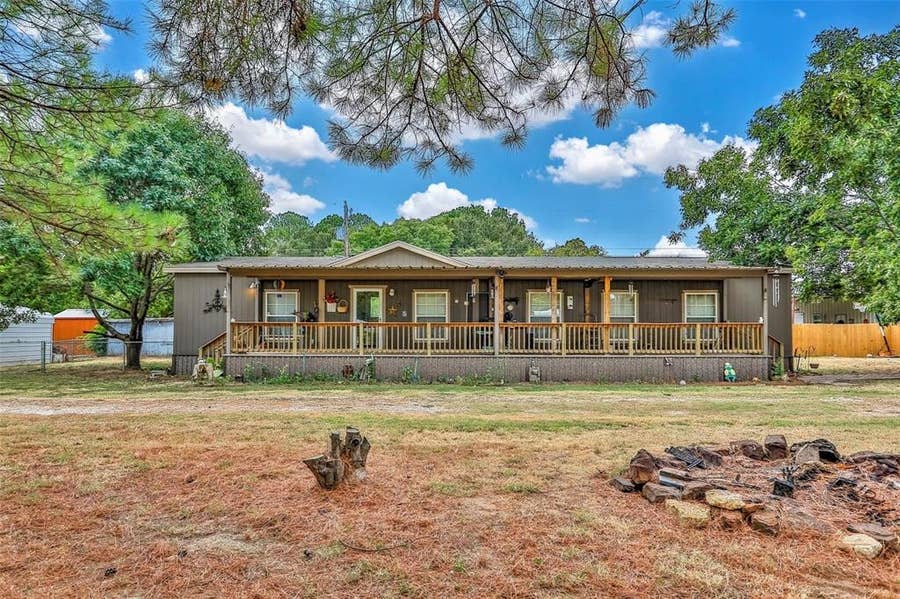 Property photo for 228 Newcastle Drive, Gordonville, TX