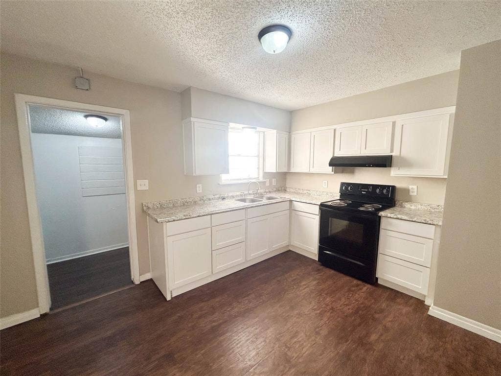 1312 N Shawnee Street, Ennis, TX 75119 1312 N Shawnee Street, Ennis, TX 75119