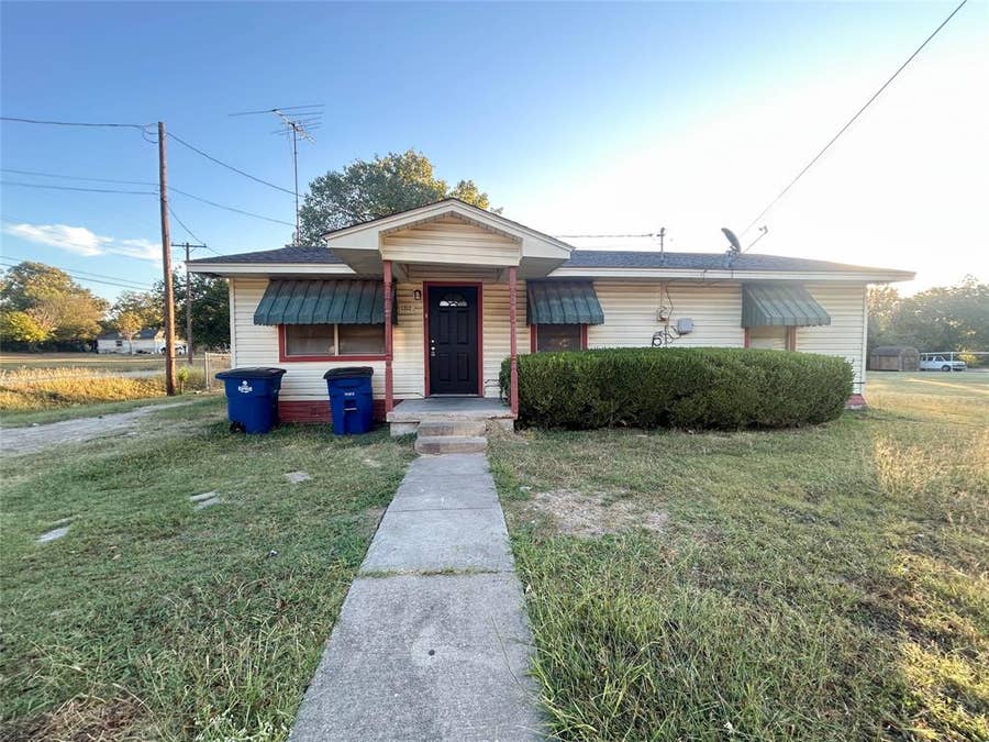 Property photo for 1312 N Shawnee Street, Ennis, TX