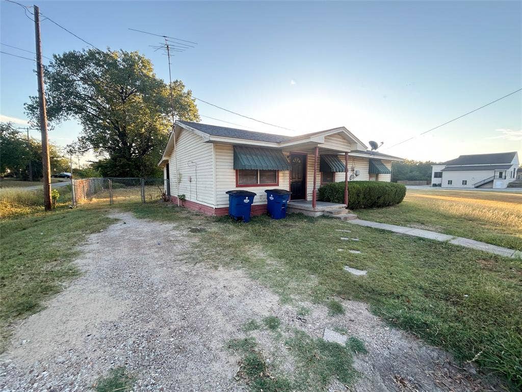 1312 N Shawnee Street, Ennis, TX 75119 1312 N Shawnee Street, Ennis, TX 75119