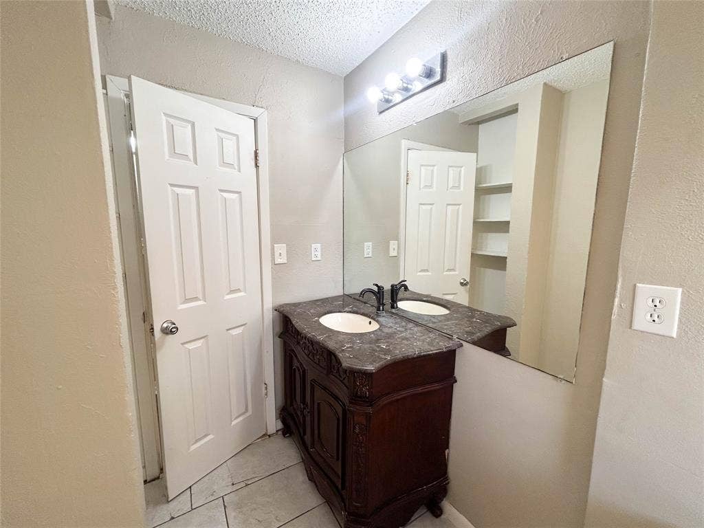 1312 N Shawnee Street, Ennis, TX 75119 1312 N Shawnee Street, Ennis, TX 75119