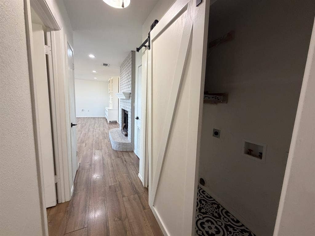 616 E Avenue E, Midlothian, TX 76065 616 E Avenue E, Midlothian, TX 76065