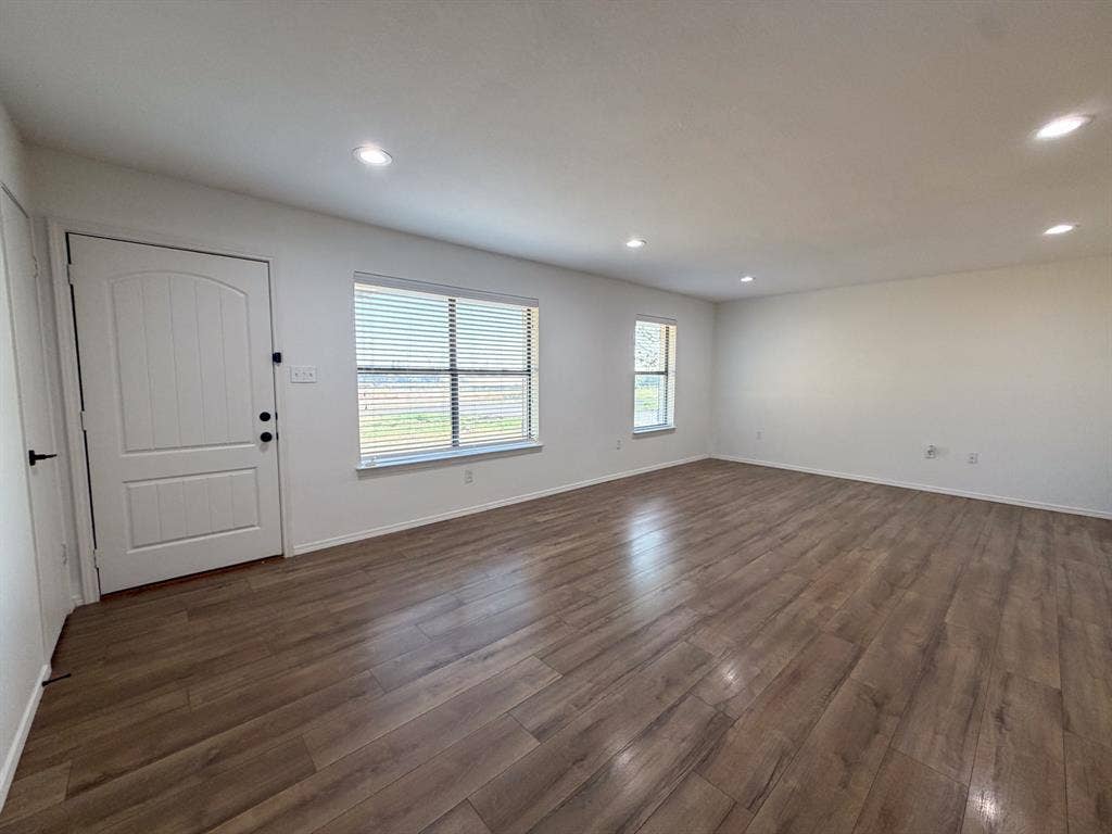616 E Avenue E, Midlothian, TX 76065 616 E Avenue E, Midlothian, TX 76065