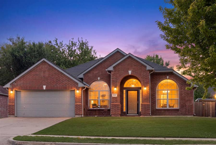Property photo for 215 Longhorn Trail, Grand Prairie, TX