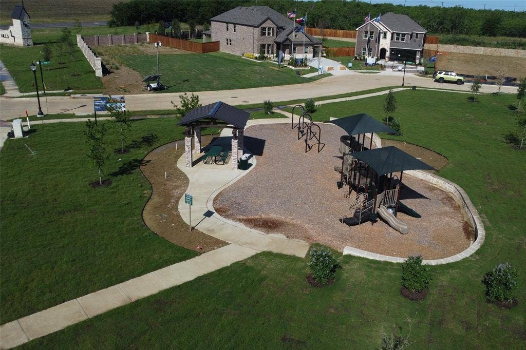 2709 Travis Street, Celina, TX 75009 2709 Travis Street, Celina, TX 75009