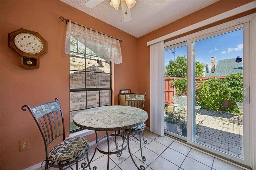 1902 Wyatt Drive, Garland, TX 75040 Tiled flooring with contrasting grout