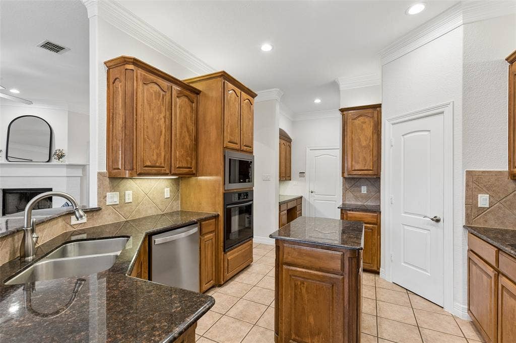 1208 Saddle Trail, Willow Park, TX 76087