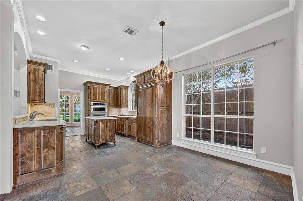 8004 Ashby Court, Plano, TX 75025 8004 Ashby Court, Plano, TX 75025