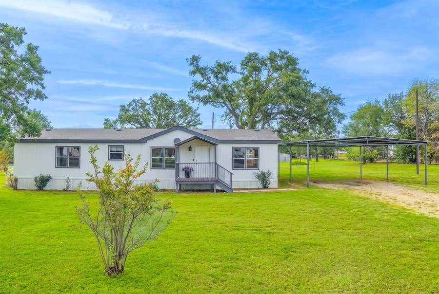 Property photo for 104 Hill Top Court, Springtown, TX