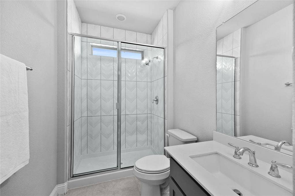 2nd bathroom upstairs