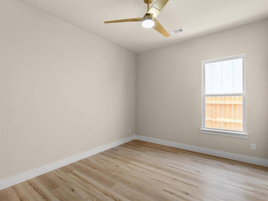 2127 Amanda Avenue, Fort Worth, TX 76105 Recessed lighting, wood-finish flooring, and a contemporary ceiling fan with integrated lighting