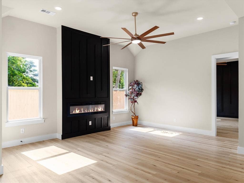 2127 Amanda Avenue, Fort Worth, TX 76105 Vaulted ceiling with an installed ceiling fan, linear fireplace, recessed lighting, and light wood-finish flooring