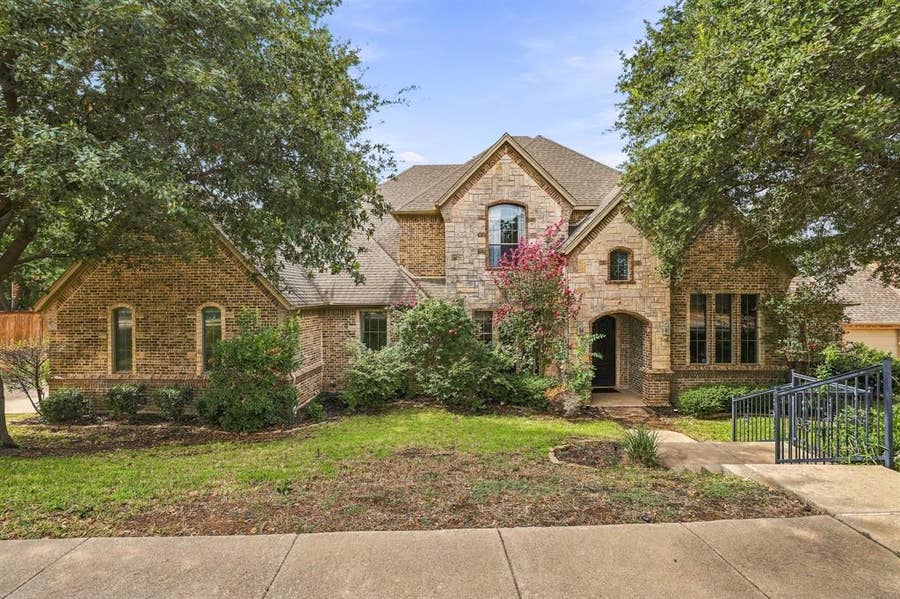 Property photo for 1803 Pintail Parkway, Euless, TX
