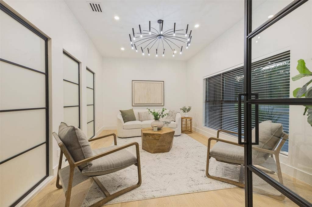 4624 Willow Lane, Dallas, TX 75244 Formal Living or Office