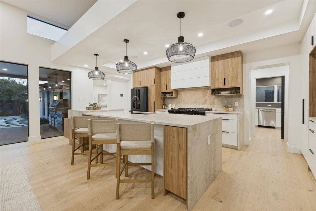 4624 Willow Lane, Dallas, TX 75244 4624 Willow Lane, Dallas, TX 75244