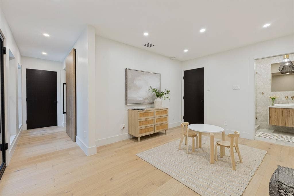 4624 Willow Lane, Dallas, TX 75244 Play space or flex space