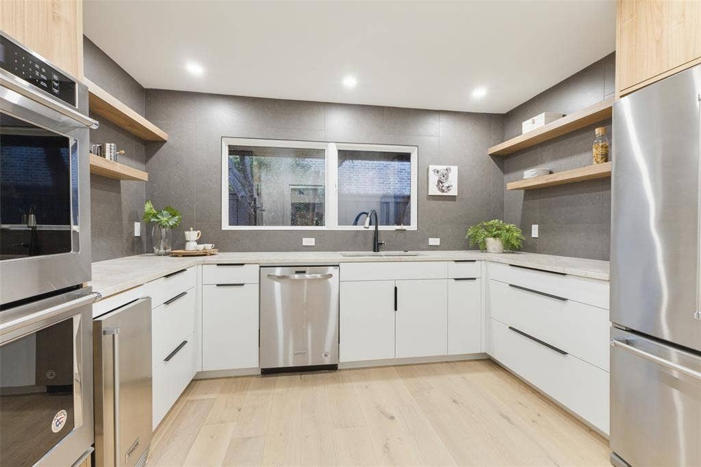 4624 Willow Lane, Dallas, TX 75244 Kitchen scullery