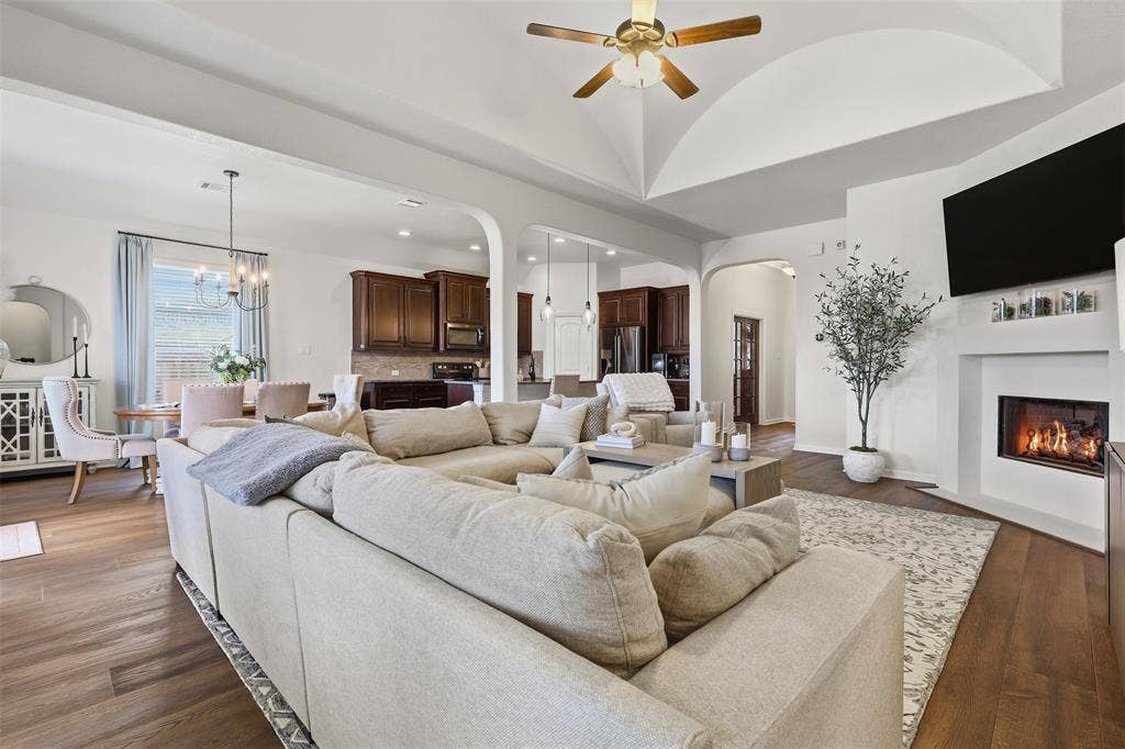 1152 Blue Sky Lane, Burleson, TX 76058