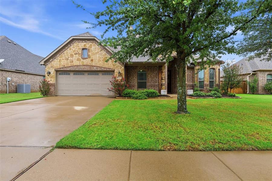 Property photo for 1152 Blue Sky Lane, Burleson, TX