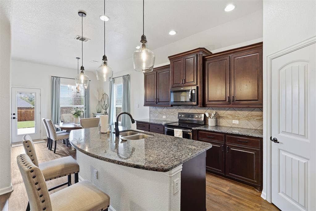 1152 Blue Sky Lane, Burleson, TX 76058