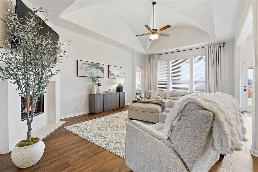Beautiful ceilings, light and bright