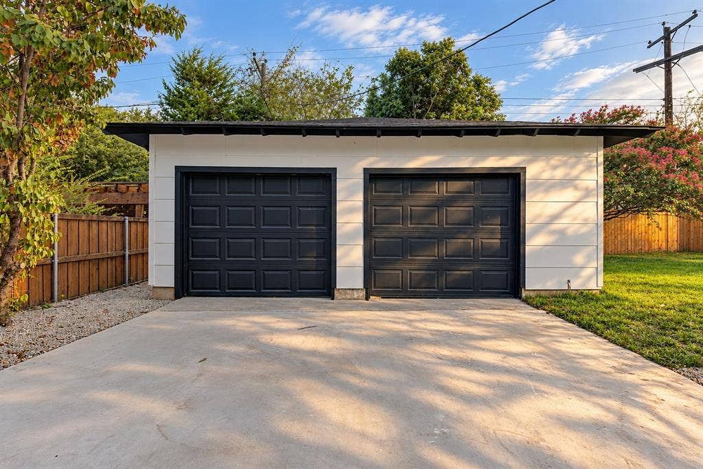 865 Peavy Road, Dallas, TX 75218 865 Peavy Road, Dallas, TX 75218