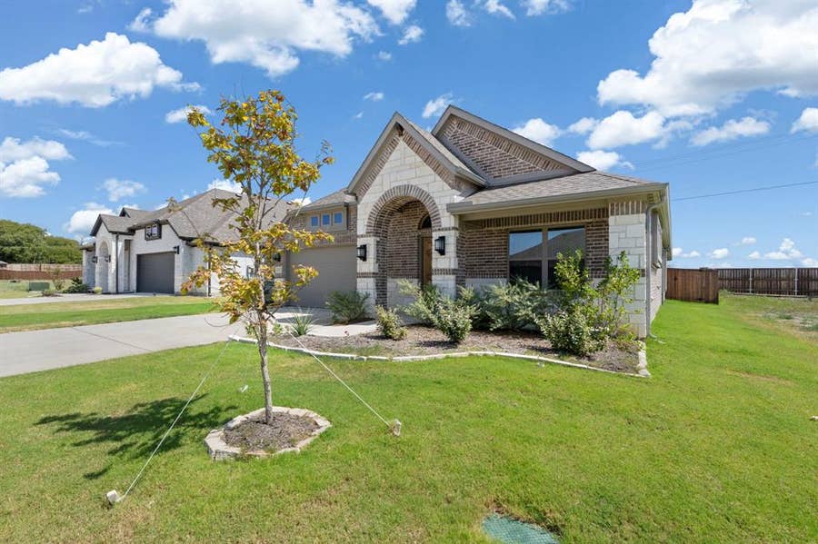 Property photo for 2452 Acacia Road, Cleburne, TX