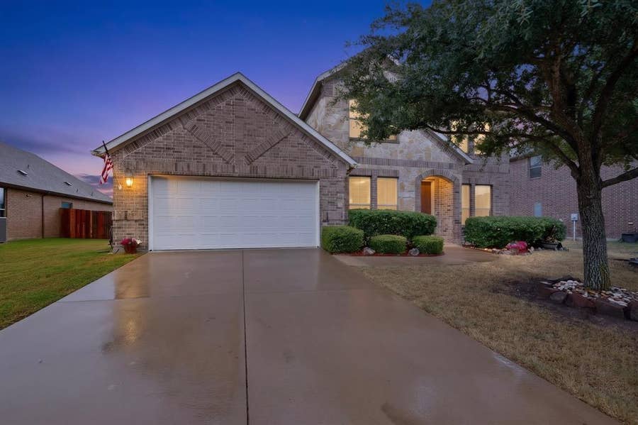 Property photo for 111 Thoroughbred Street, Waxahachie, TX