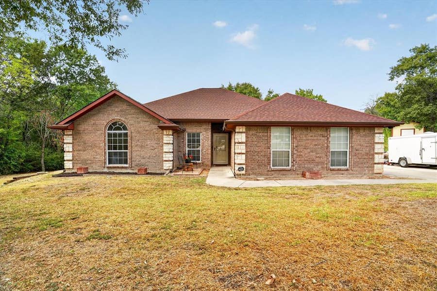 Property photo for 6608 Silver Oak Lane, Fort Worth, TX