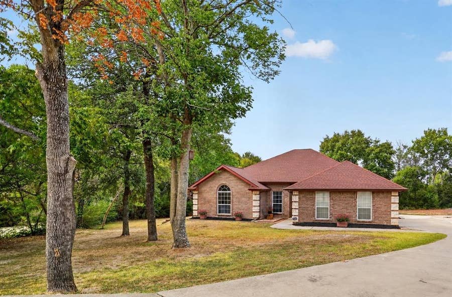 Property photo for 6608 Silver Oak Lane, Fort Worth, TX