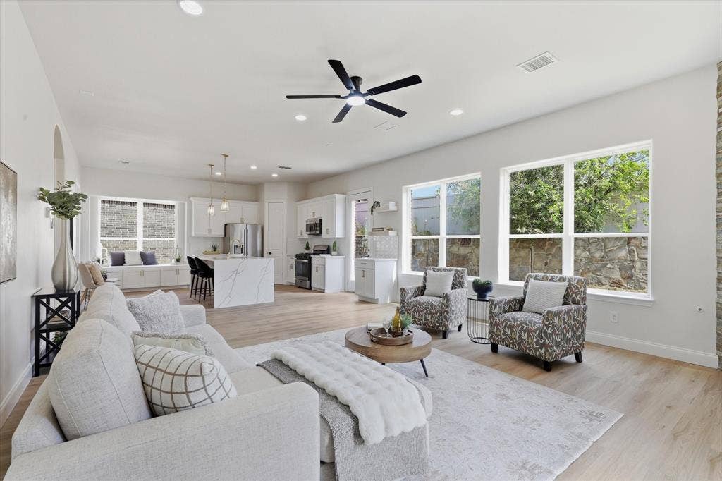 2600 Almanzor Avenue, Irving, TX 75062 2600 Almanzor Avenue, Irving, TX 75062