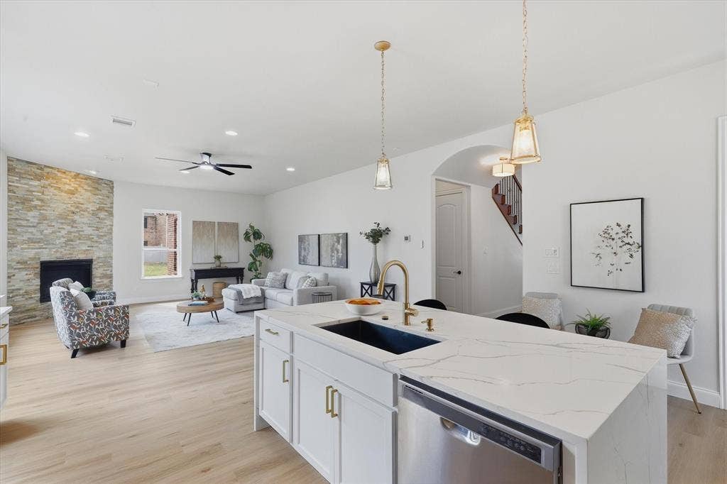 2600 Almanzor Avenue, Irving, TX 75062 2600 Almanzor Avenue, Irving, TX 75062