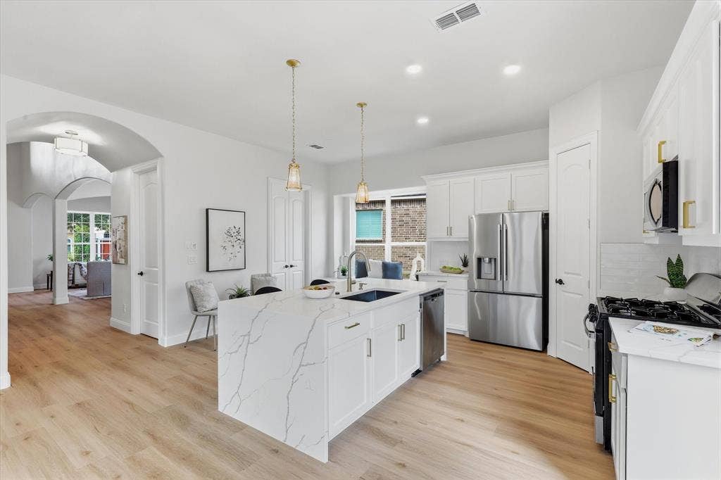 2600 Almanzor Avenue, Irving, TX 75062 2600 Almanzor Avenue, Irving, TX 75062