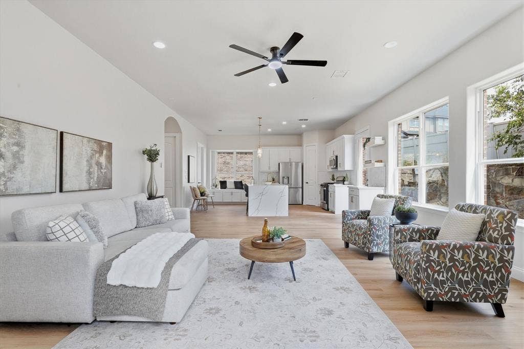2600 Almanzor Avenue, Irving, TX 75062 2600 Almanzor Avenue, Irving, TX 75062