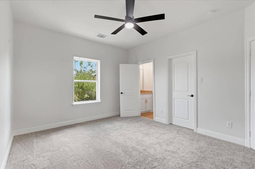 2600 Almanzor Avenue, Irving, TX 75062 2600 Almanzor Avenue, Irving, TX 75062