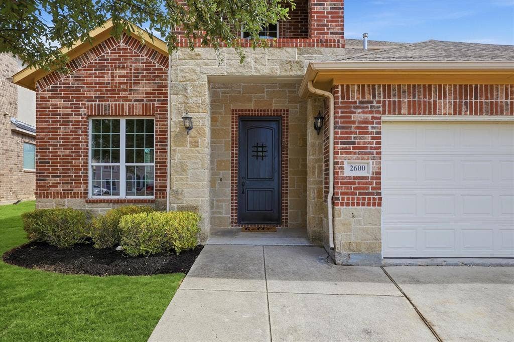 2600 Almanzor Avenue, Irving, TX 75062 2600 Almanzor Avenue, Irving, TX 75062