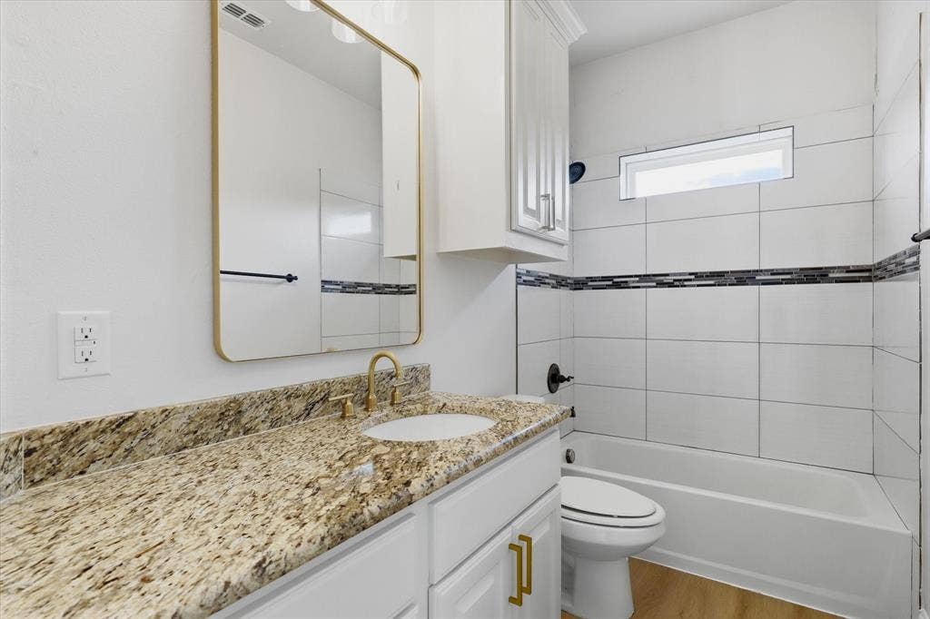 2600 Almanzor Avenue, Irving, TX 75062 2600 Almanzor Avenue, Irving, TX 75062