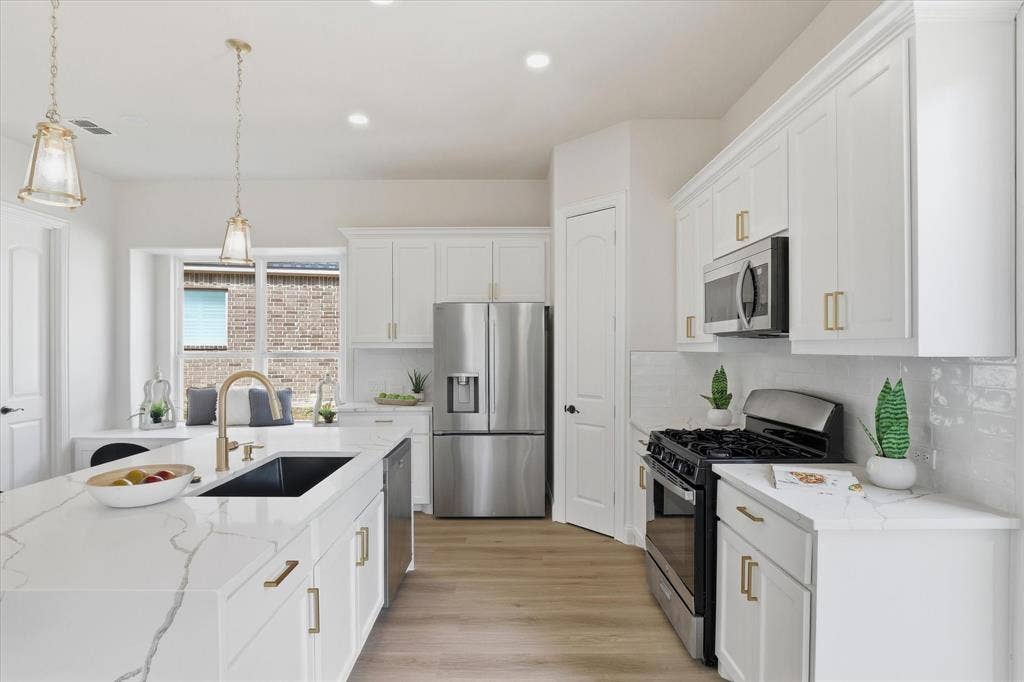 2600 Almanzor Avenue, Irving, TX 75062 2600 Almanzor Avenue, Irving, TX 75062
