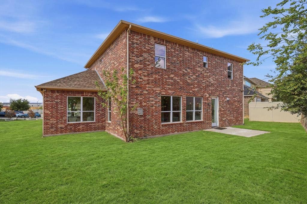 2600 Almanzor Avenue, Irving, TX 75062 2600 Almanzor Avenue, Irving, TX 75062