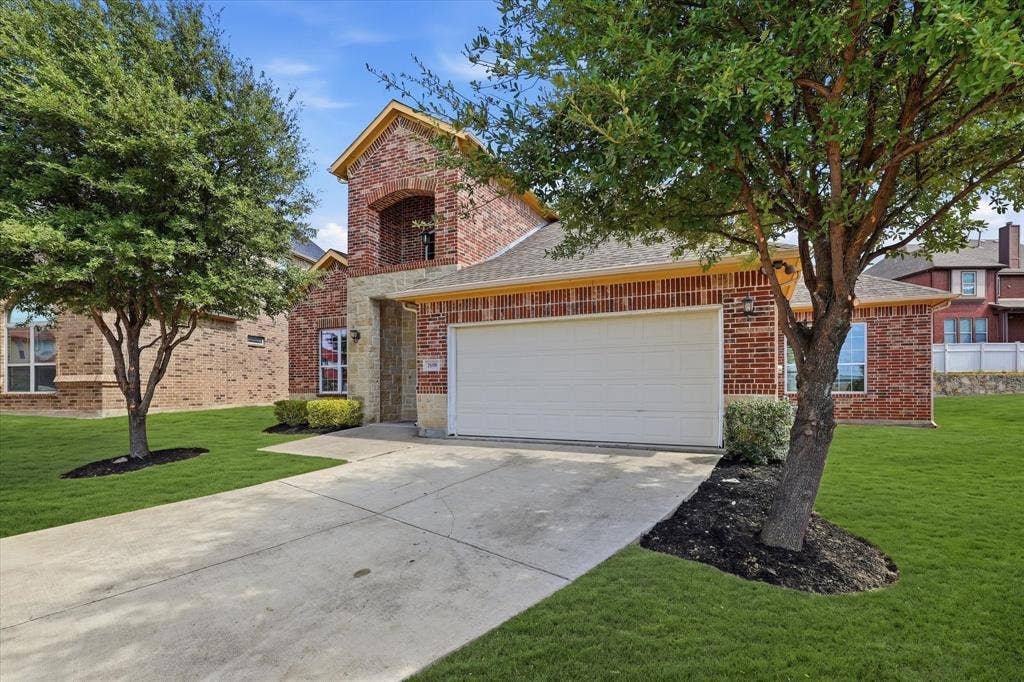 2600 Almanzor Avenue, Irving, TX 75062 2600 Almanzor Avenue, Irving, TX 75062