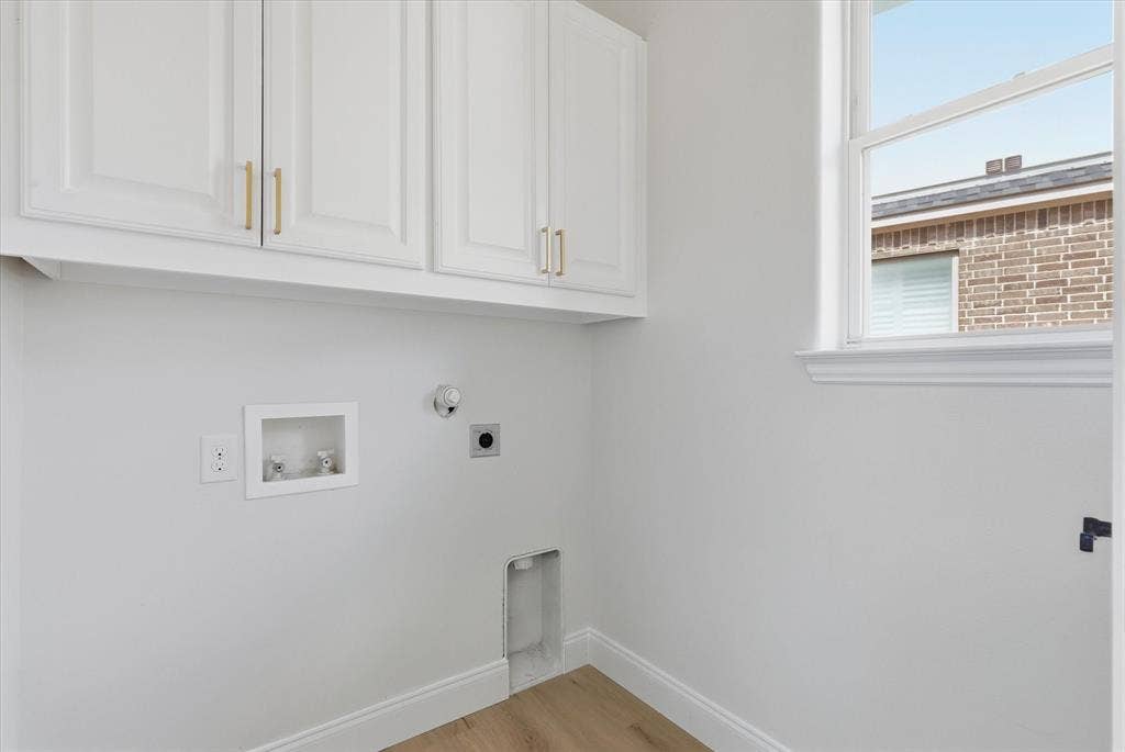 2600 Almanzor Avenue, Irving, TX 75062 2600 Almanzor Avenue, Irving, TX 75062