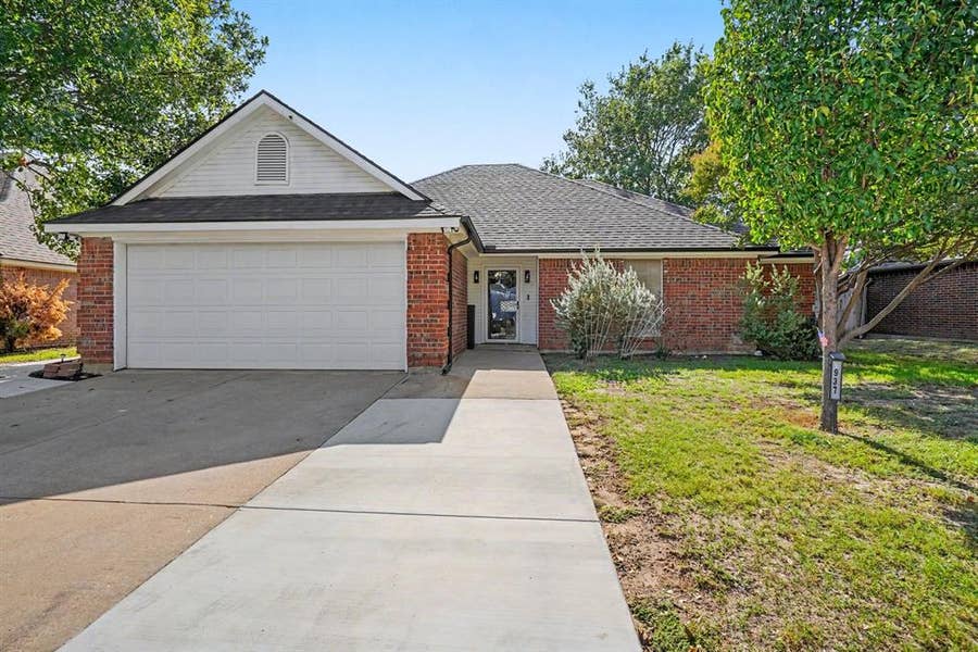 Property photo for 937 Jessica Drive, Burleson, TX