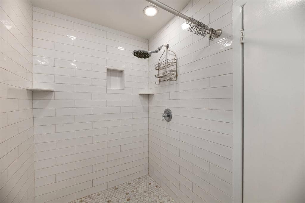 1208 Wentwood Drive, Irving, TX 75061 1208 Wentwood Drive, Irving, TX 75061
