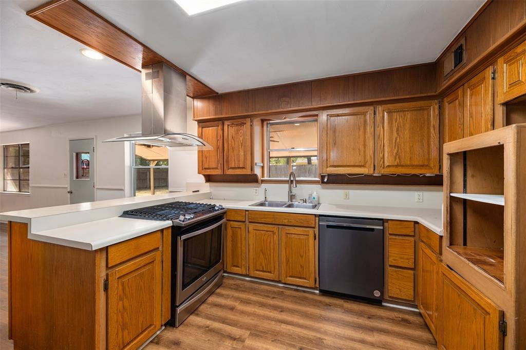 1208 Wentwood Drive, Irving, TX 75061 1208 Wentwood Drive, Irving, TX 75061