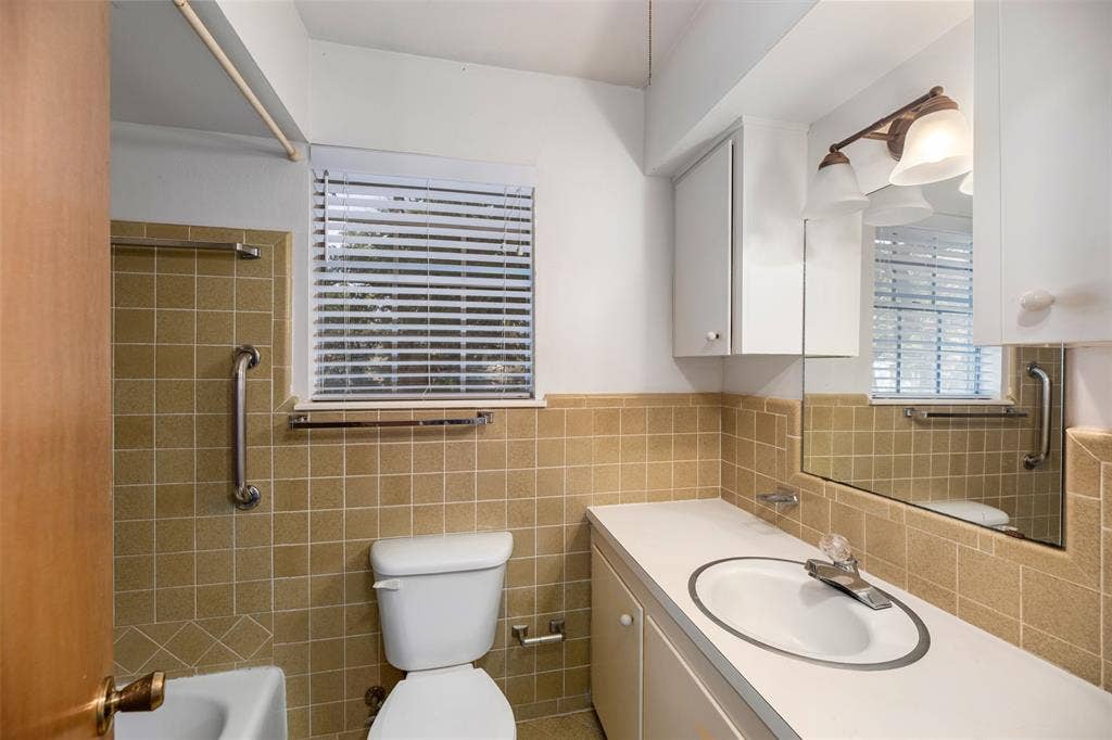 1208 Wentwood Drive, Irving, TX 75061 1208 Wentwood Drive, Irving, TX 75061