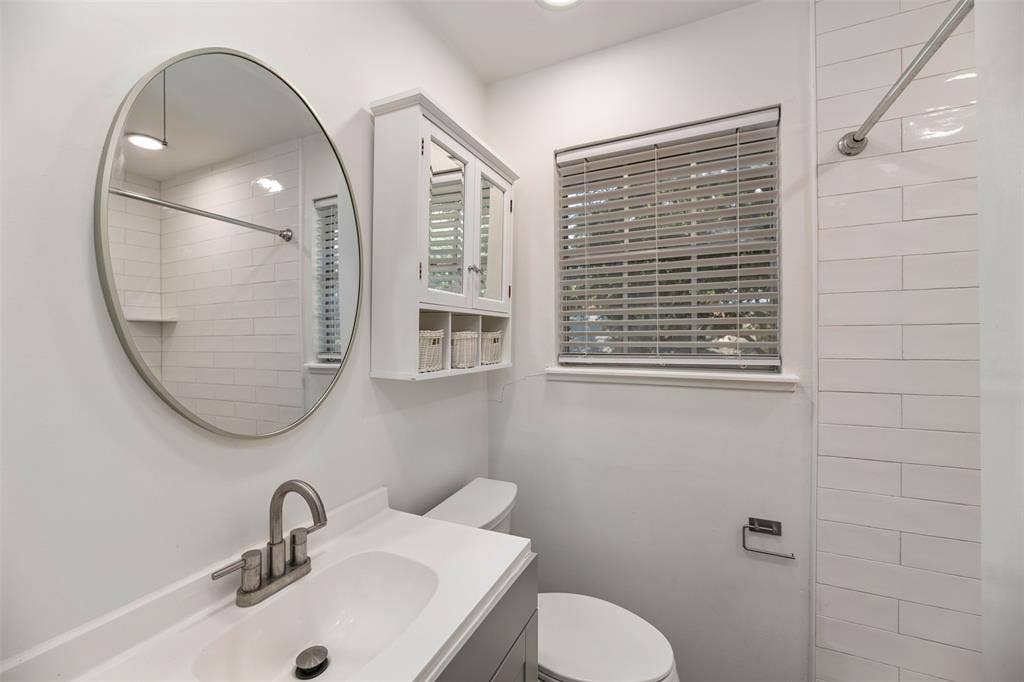 1208 Wentwood Drive, Irving, TX 75061 1208 Wentwood Drive, Irving, TX 75061