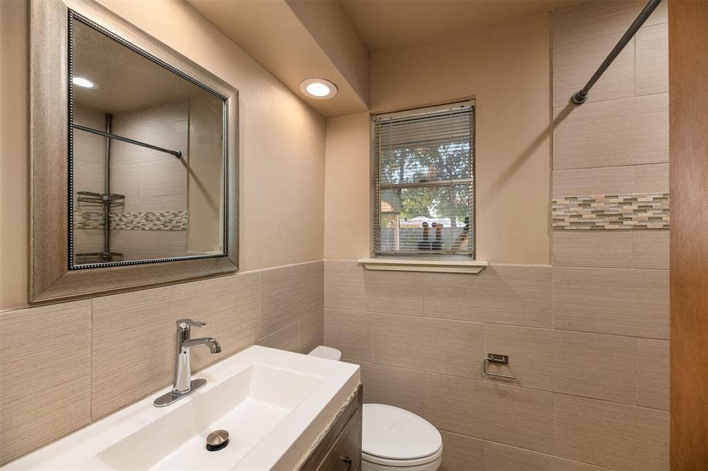 1208 Wentwood Drive, Irving, TX 75061 1208 Wentwood Drive, Irving, TX 75061