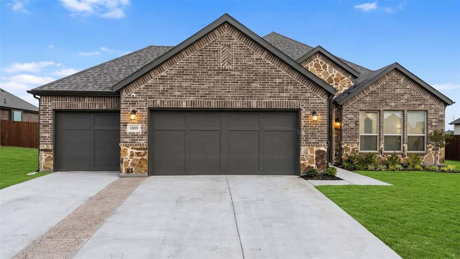Property photo for 1809 Hidden Creek Drive, Midlothian, TX