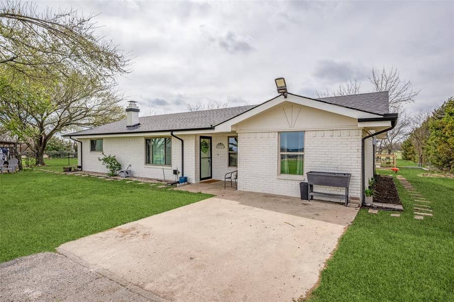 Property photo for 6482 County Road 321, Valley View, TX